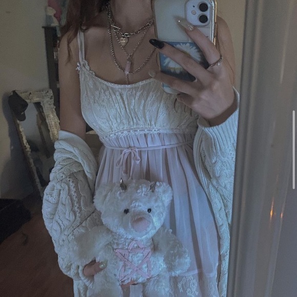 Meet your Posher, 𖤐 jade - Picture 1 of 1